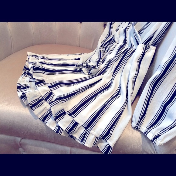 💙BEAUTIFUL BLUE/WHITE ROMPER💙 - Picture 3 of 9